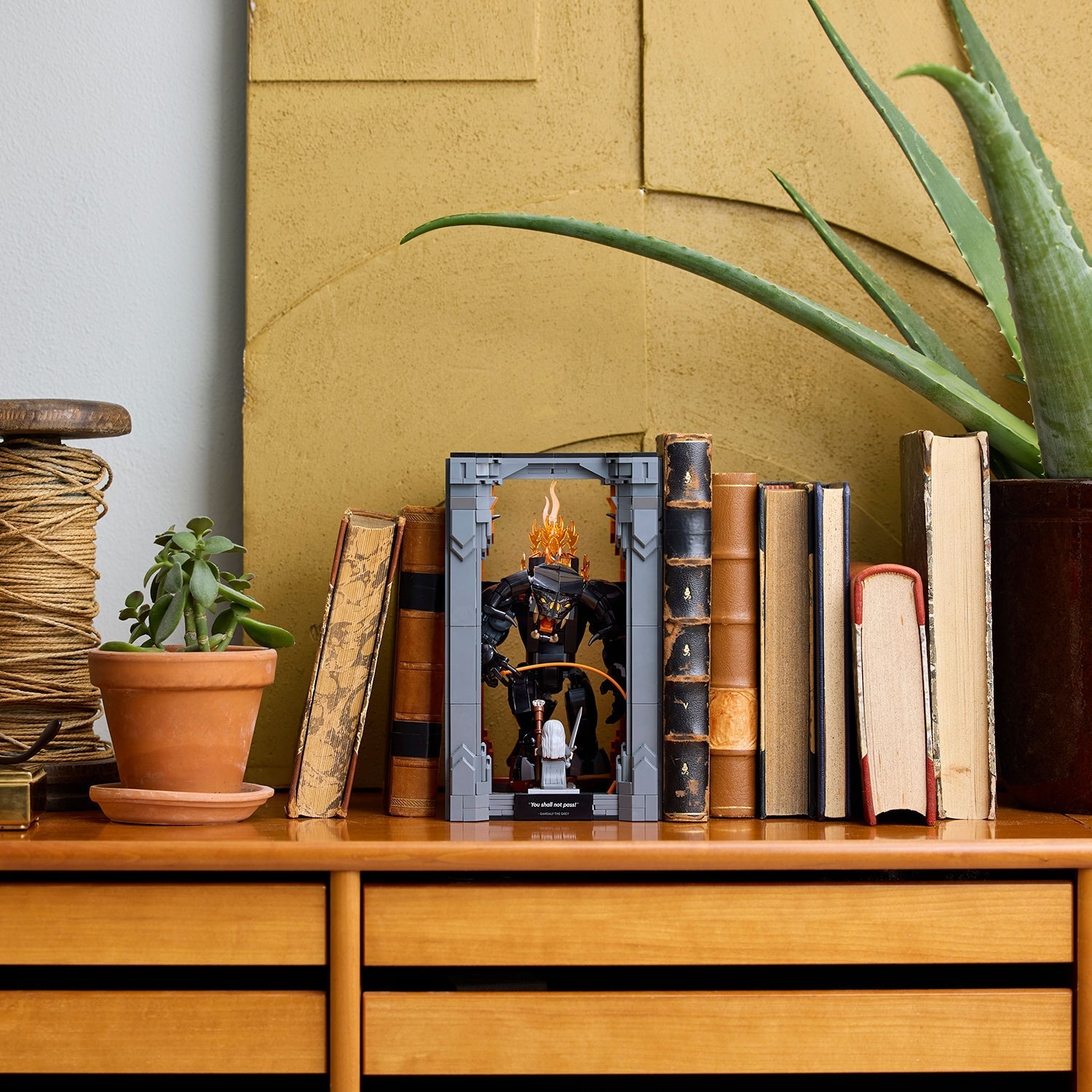 LEGO® ICONS™The Lord of the Rings: Balrog™ Book Nook