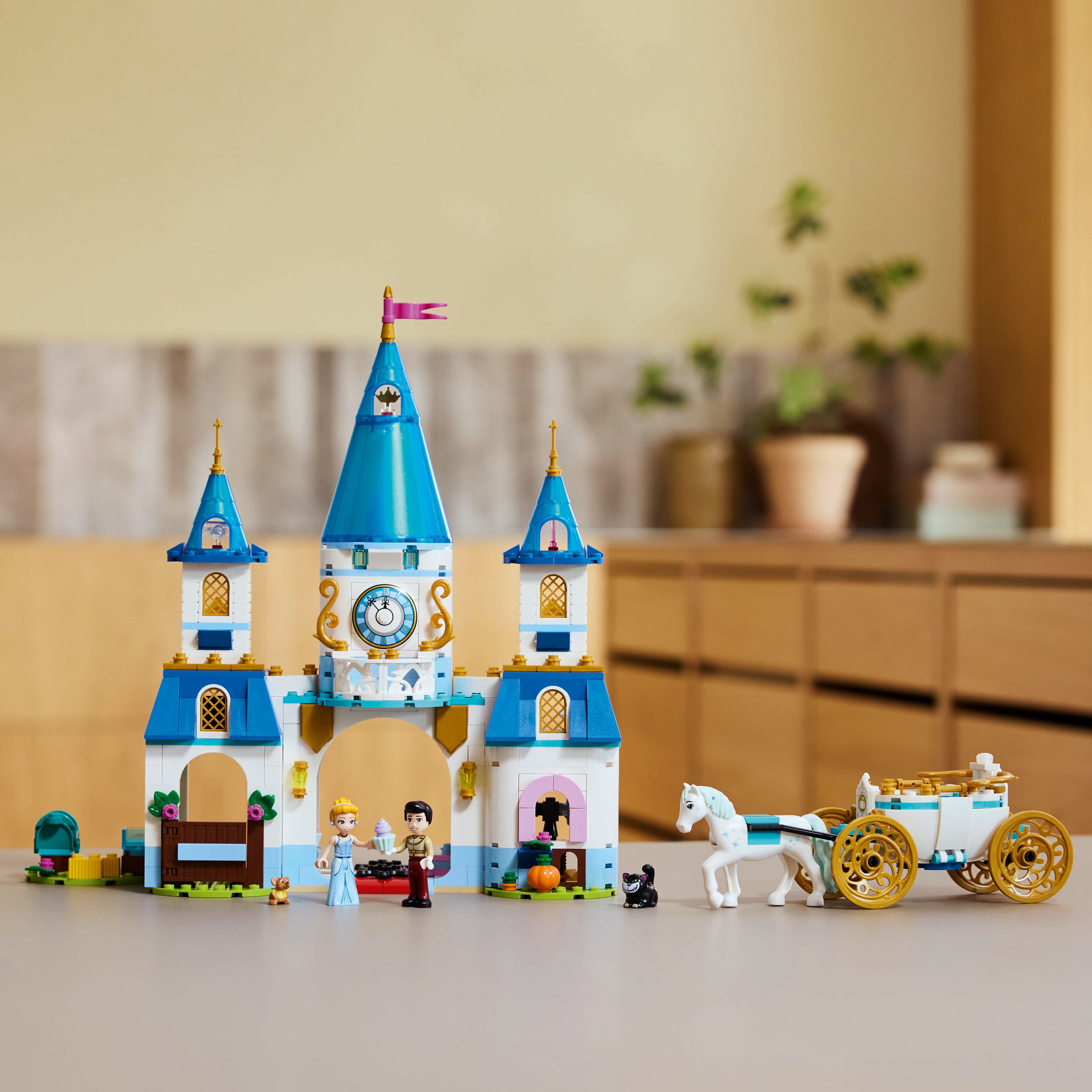 LEGO® Disney™ Cinderella’s Castle & Horse Carriage