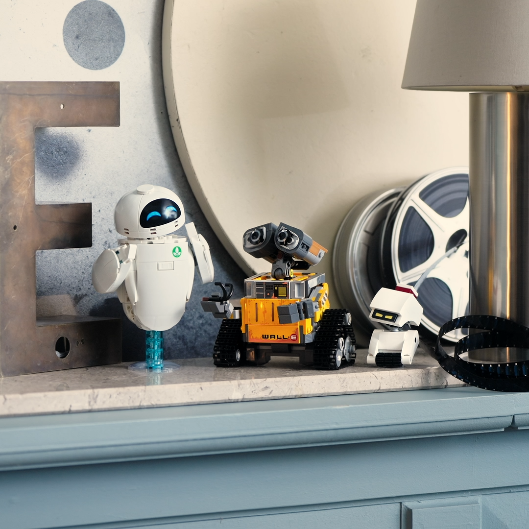 LEGO® Disney and Pixar WALL-E and EVE