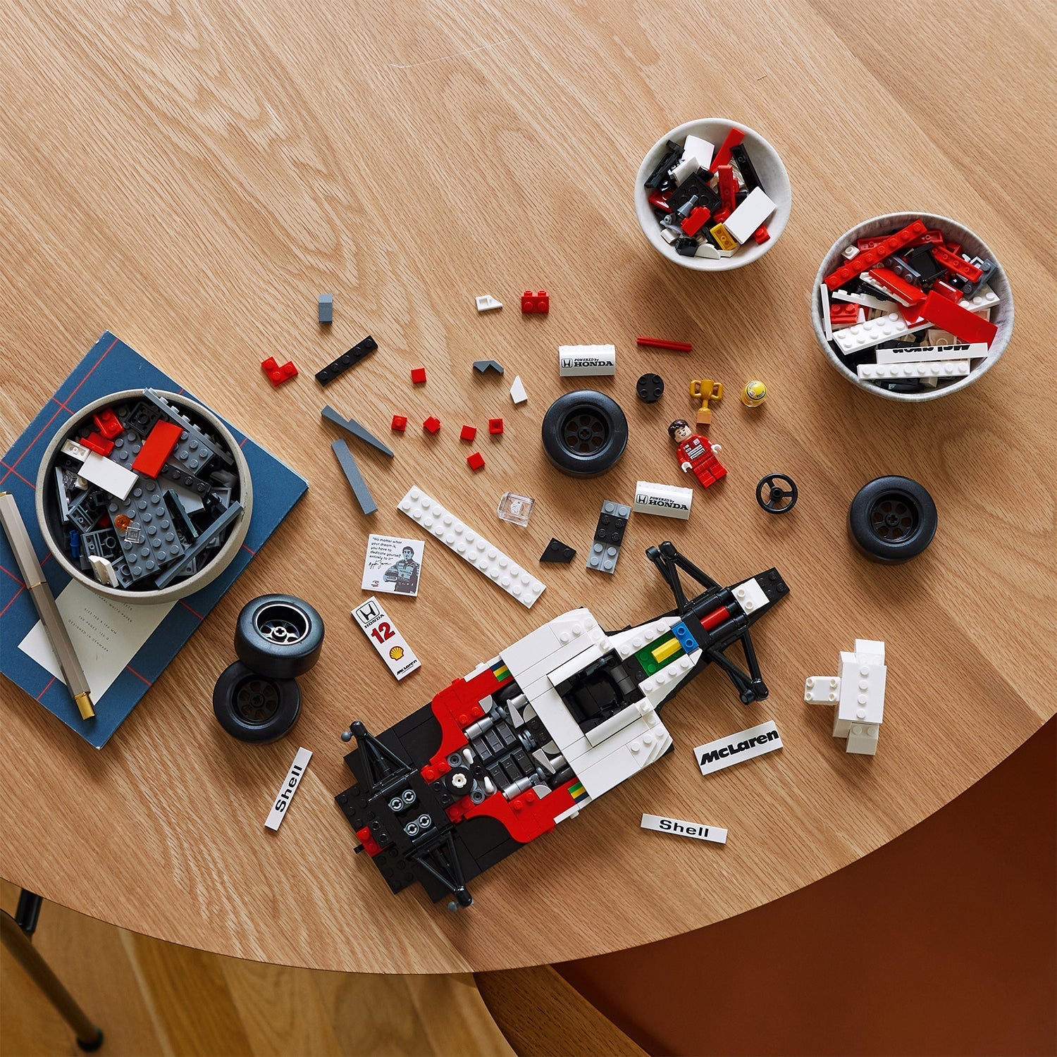 LEGO® ICONS™ McLaren MP4/4 & Ayrton Senna