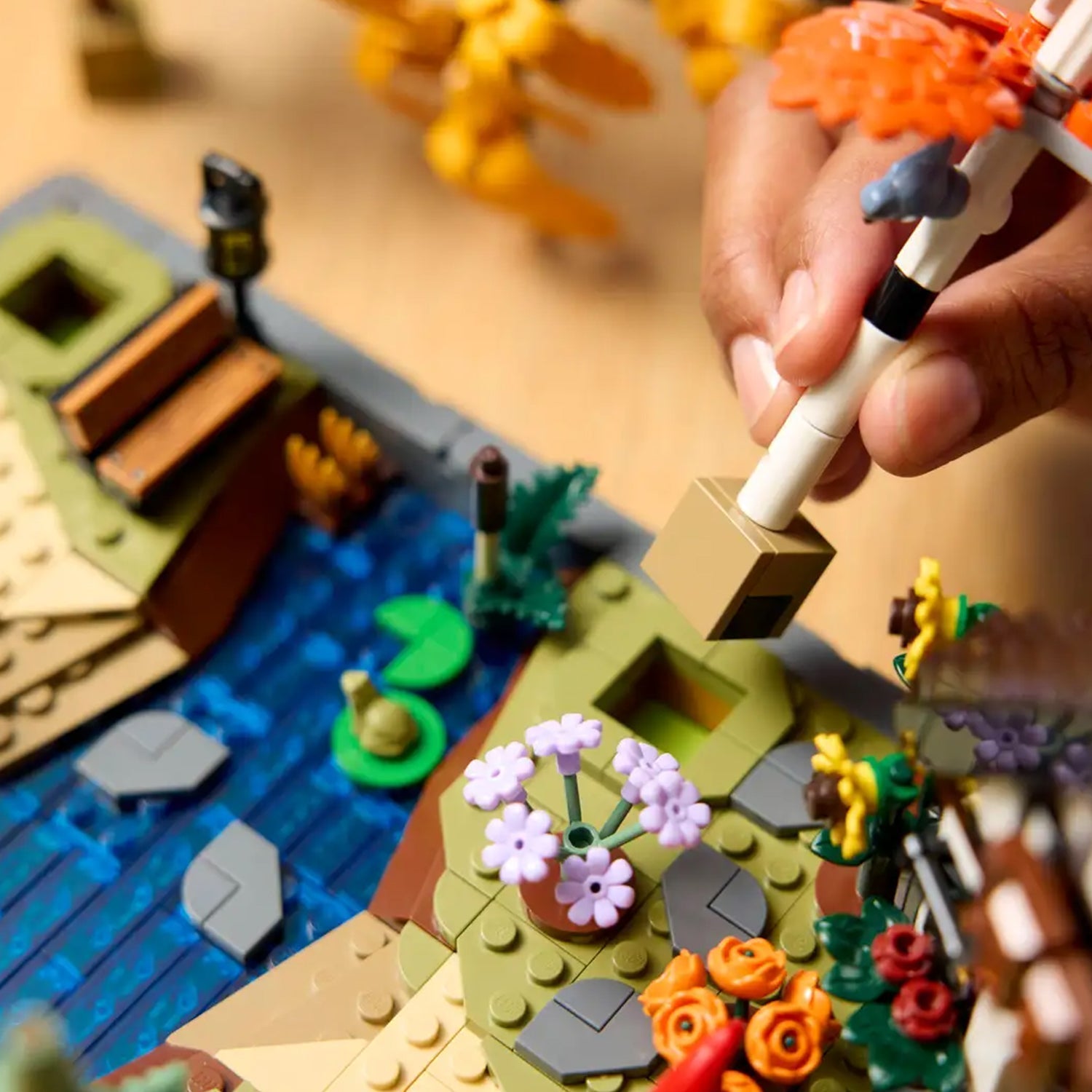 LEGO® Icons Autumn Cottage Garden