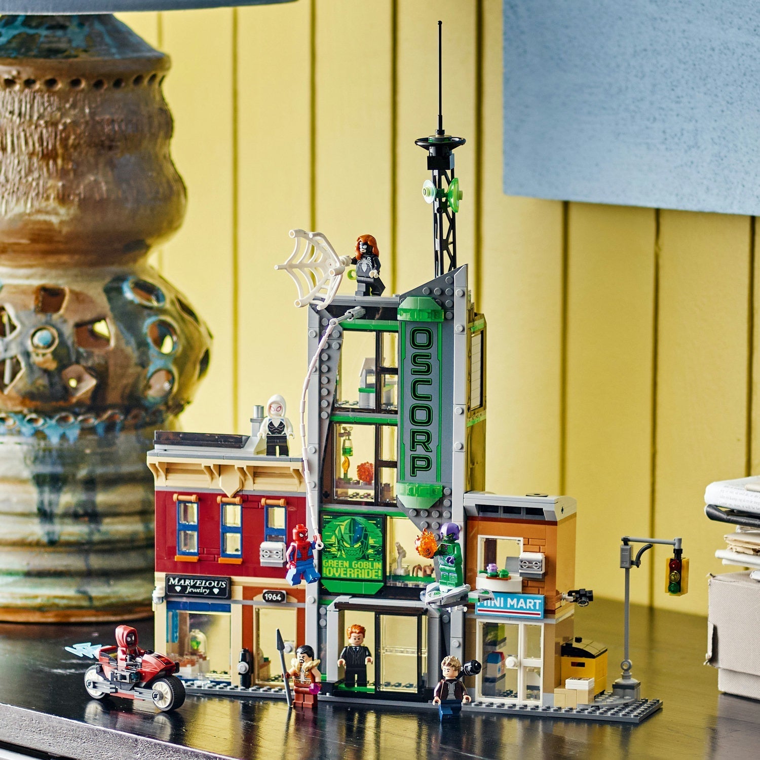 LEGO® Marvel Spider-Man vs. Oscorp