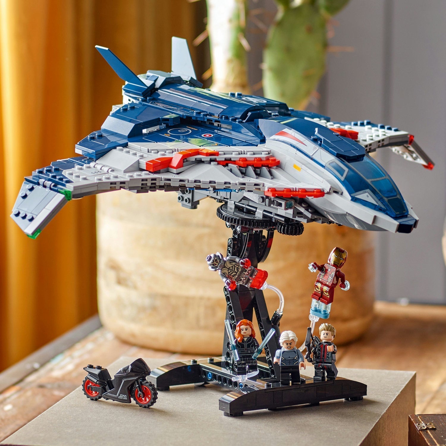 LEGO® Marvel Avengers: Age of Ultron Quinjet