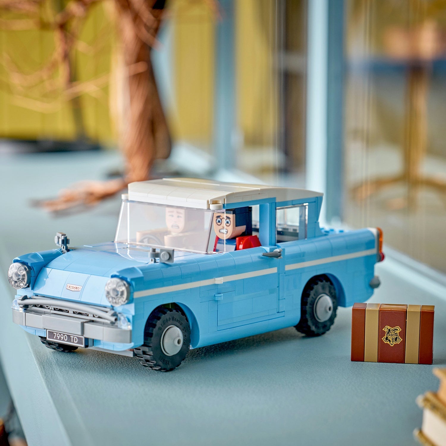 LEGO® Harry Potter™ Enchanted Flying Ford Anglia™